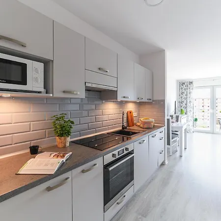 아파트 By The Sea *